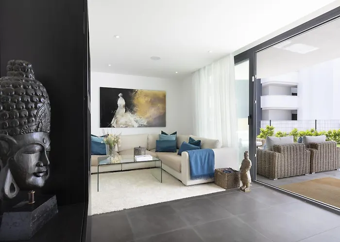 Luxury With Garden In Higueron