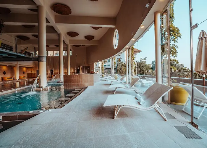 Luxury With Garden In Higueron