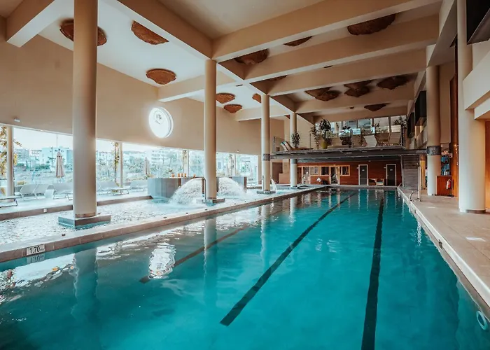 Luxury With Garden In Higueron