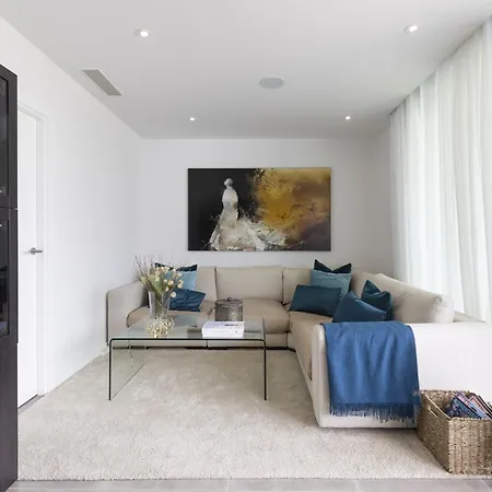 Apartment Luxury With Garden In Higueron Fuengirola