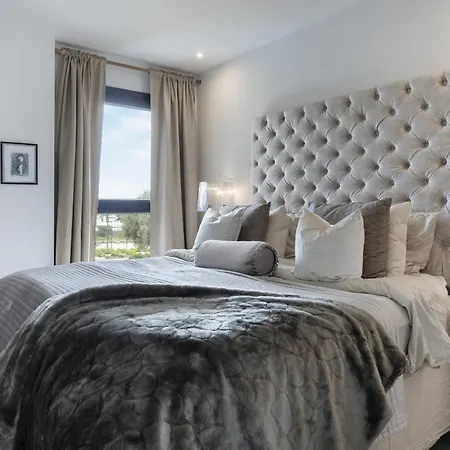 Luxury With Garden In Higueron Fuengirola