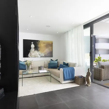 Luxury With Garden In Higueron