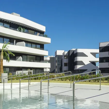 Luxury With Garden In Higueron Apartament