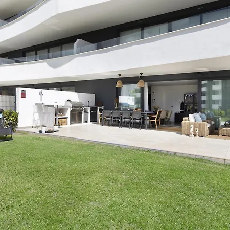 Luxury With Garden In Higueron *