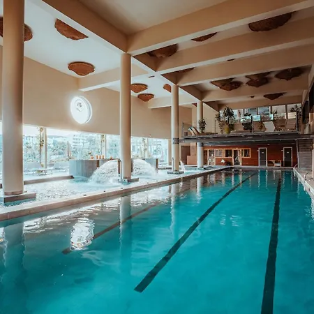 Luxury With Garden In Higueron