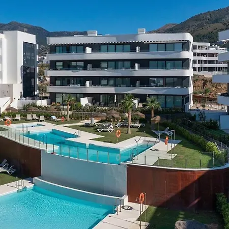 Luxury With Garden In Higueron *