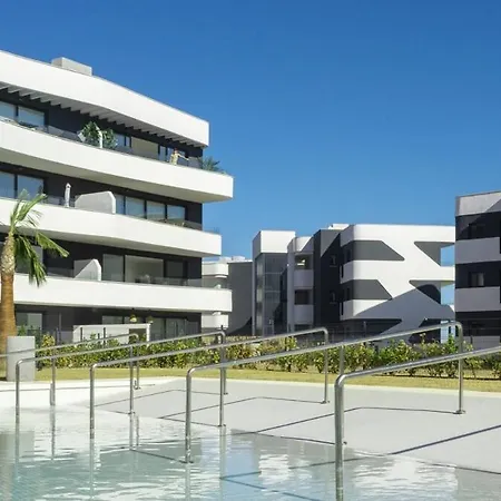 Luxury With Garden In Higueron Fuengirola
