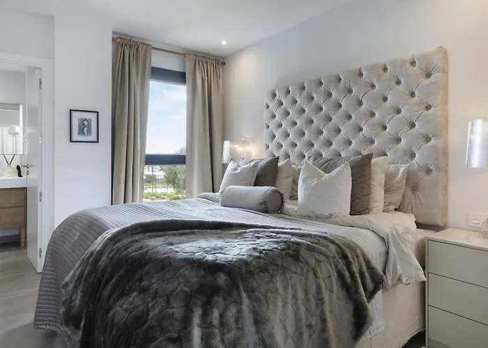 Luxury With Garden In Higueron Fuengirola