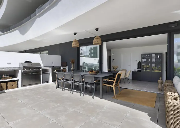 Daire Luxury With Garden In Higueron *