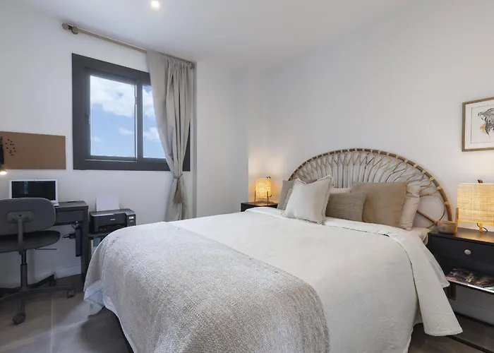 Apartment Luxury With Garden In Higueron Fuengirola