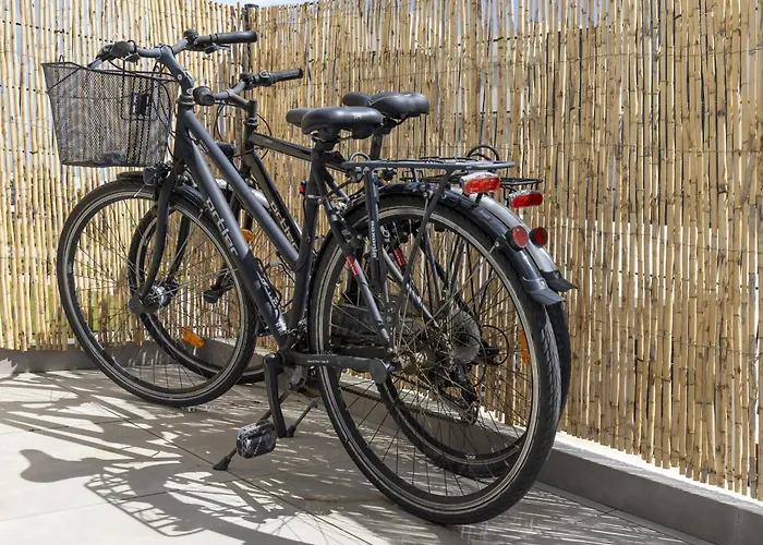 Luxury With Garden In Higueron