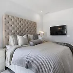 Luxury With Garden In Higueron *
