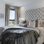 Luxury With Garden In Higueron Fuengirola